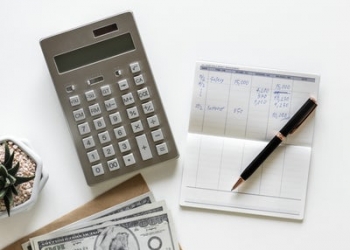 4 Smart Tips in Budgeting Money Wisely