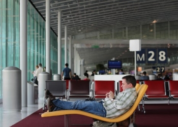 How To Save On Airline Tickets When You Fly Domestic