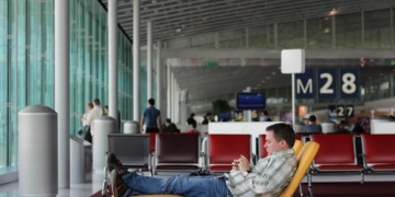 How To Save On Airline Tickets When You Fly Domestic